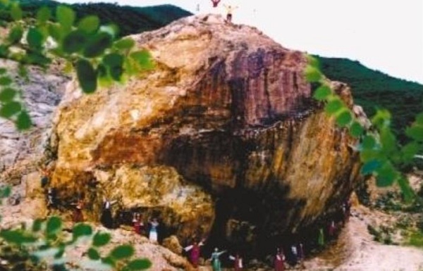 總重量6萬噸的巨型玉體——“岫巖玉皇”。.jpg
