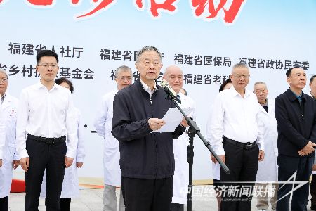 薛衛(wèi)民宣布上杭縣2023年“送醫(yī)藥、送科普、送技能、送健康”大型義診活動正式啟動，.jpeg