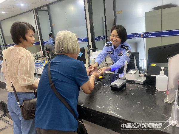 20231030  八旬老人圓了戶口遷移“夢”1.jpg?v=1698651622