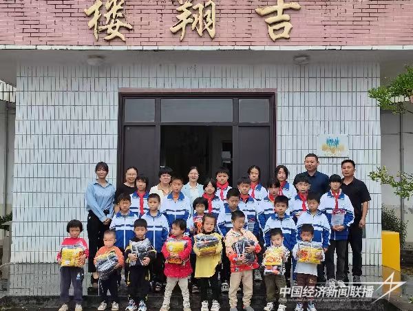 20231031  華安愛心企業(yè)捐贈(zèng)助學(xué)2.jpg?v=1698737644