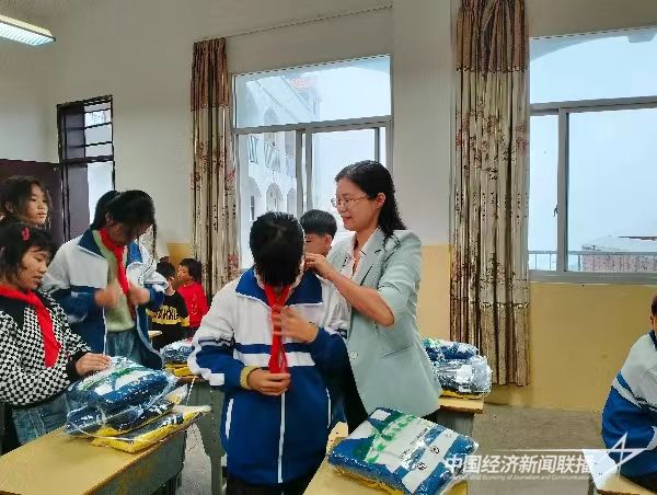 20231031  華安愛心企業(yè)捐贈(zèng)助學(xué)1.jpg?v=1698737644