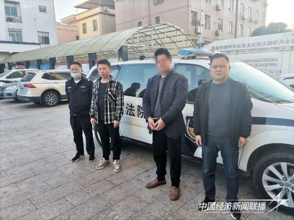 20231211  法院交警執(zhí)行聯(lián)動 逃竄“老賴”1.jpeg