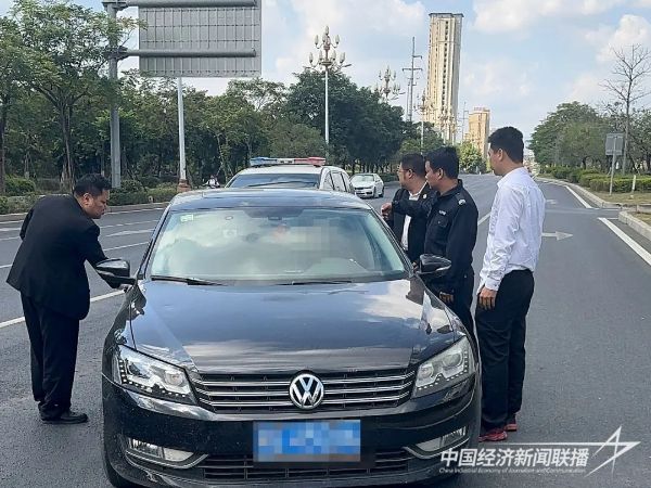 20231211  法院交警執(zhí)行聯(lián)動 逃竄“老賴”2.jpeg