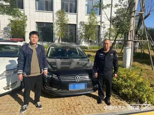 20231211  法院交警執(zhí)行聯(lián)動 逃竄“老賴”3.jpg?v=1702284112