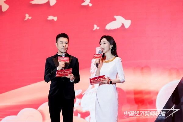 主持人大策、董含露.jpg?v=1704719304