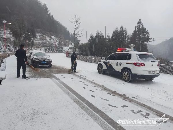 20240124  福安“雪警”保民生安全護道路暢通1.jpeg