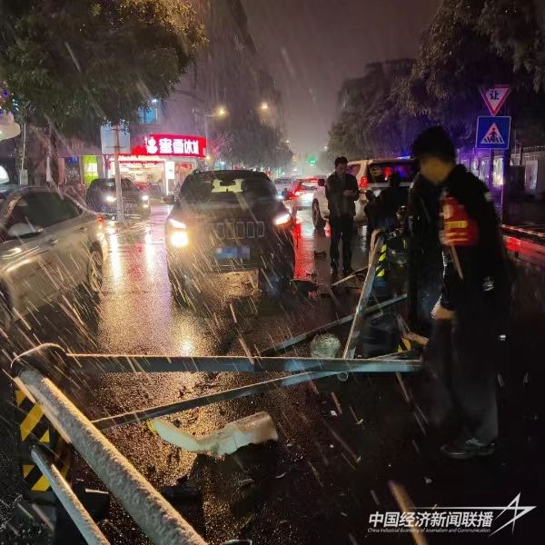 20240124  福安“雪警”保民生安全護道路暢通5.jpg?v=1706155927