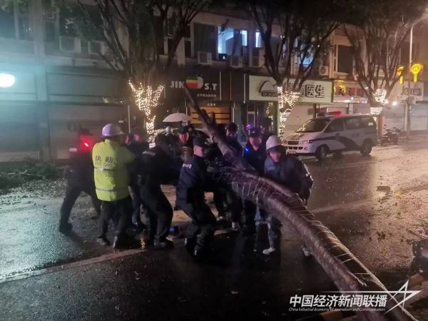 20240124  福安“雪警”保民生安全護道路暢通7.jpeg