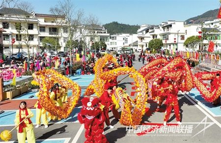 2月11日，上猶縣梅水鄉(xiāng)園村村民舞龍賀新春.jpg?v=1708349014